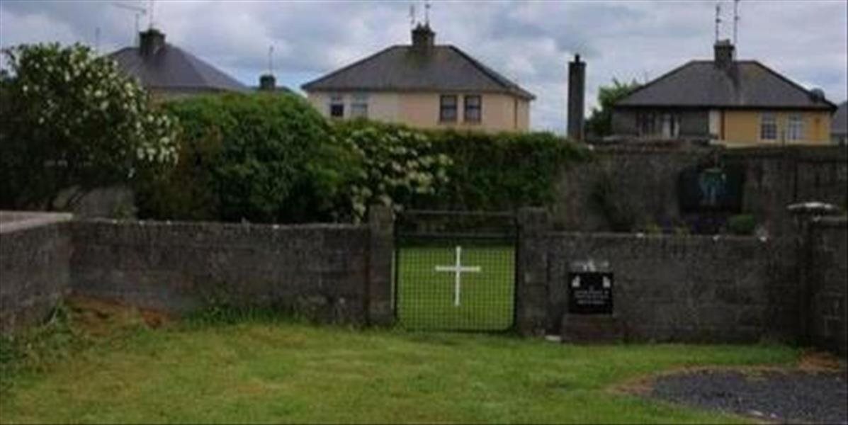 Írsko povolilo úplné odkrytie masového hrobu detí v sirotinci v Tuame
