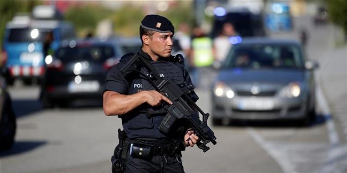 Polícia v Barcelone zatkla desiatky ľudí počas veľkej protidrogovej razie