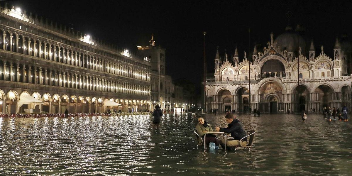 FOTO + VIDEO Centrum Benátok zaliala voda: Miestami dosahuje výšku až 150 centimetrov!