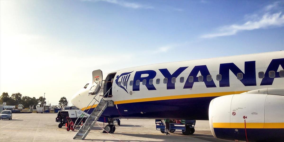 Ryanair prepustil šesť zamestnancov za údajne naaranžovanú fotku