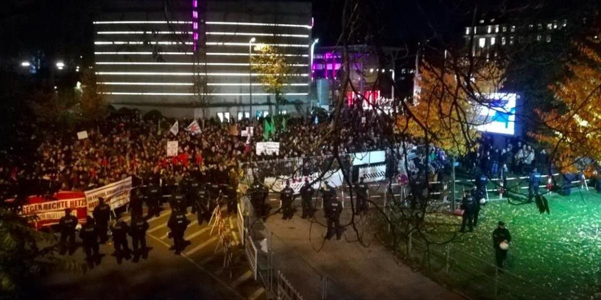 V Hamburgu vyšli občania do ulíc, aby demonštrovali proti pravicovým radikálom