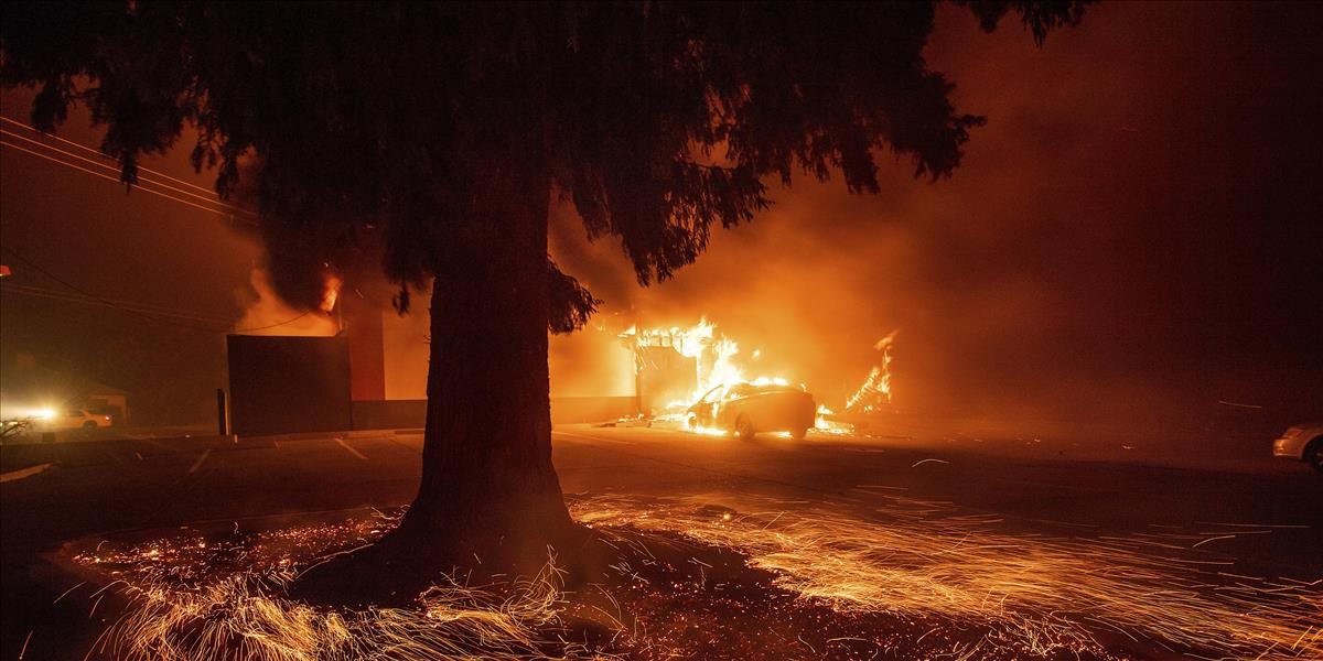 Lesný požiar na severe Kalifornie si vyžiadal najmenej päť životov