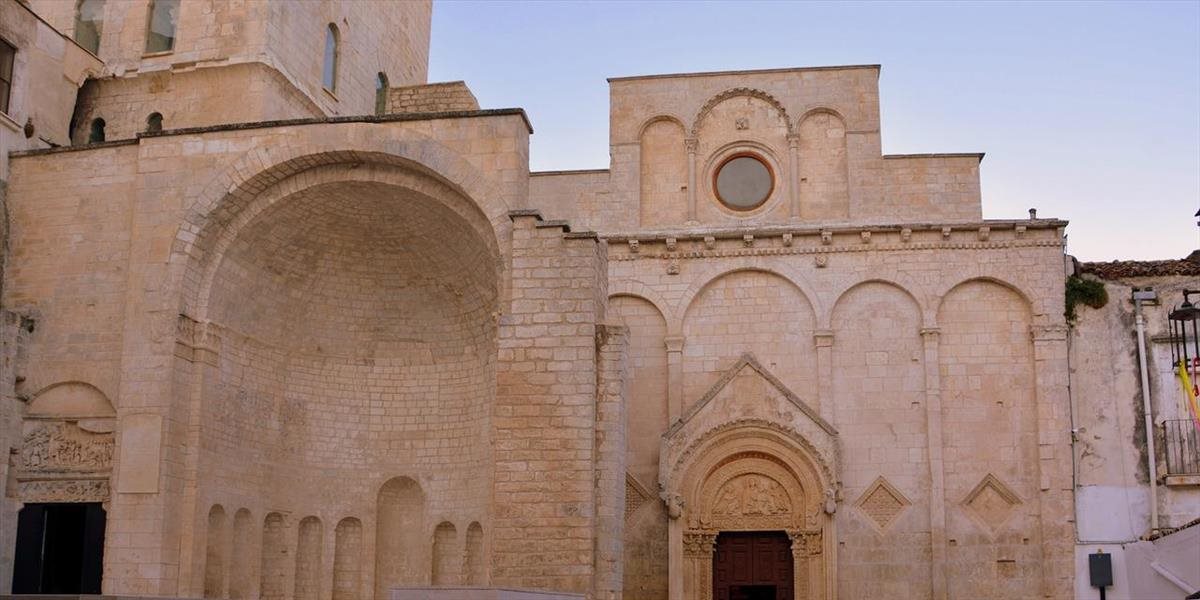 V novoobjavených hrobkách našli múmie a sochy zvierat