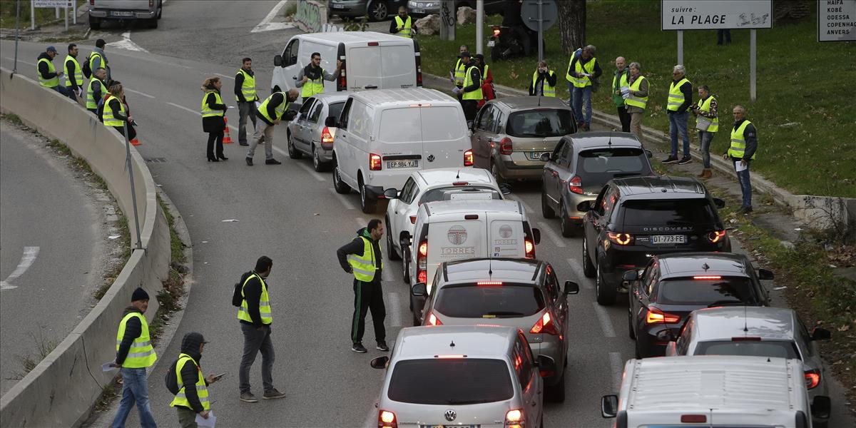 Počas protestov proti daniam na pohonné hmoty prišla vo Francúzsku o život žena