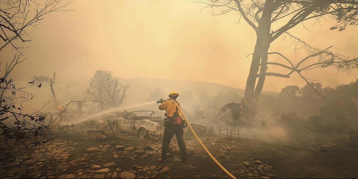 Požiar v severnej Kalifornii má už 81 obetí, na zozname nezvestných je 870 ľudí