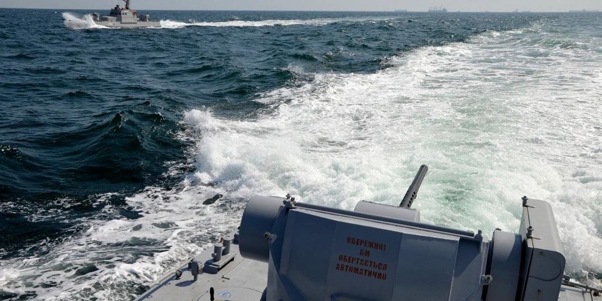 Rusko zajalo tri ukrajinské vojenské lode pri pobreží Krymu