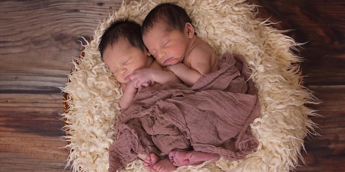 Čínska vláda zastavila prácu tímu, ktorý editoval DNA narodených dvojčiat