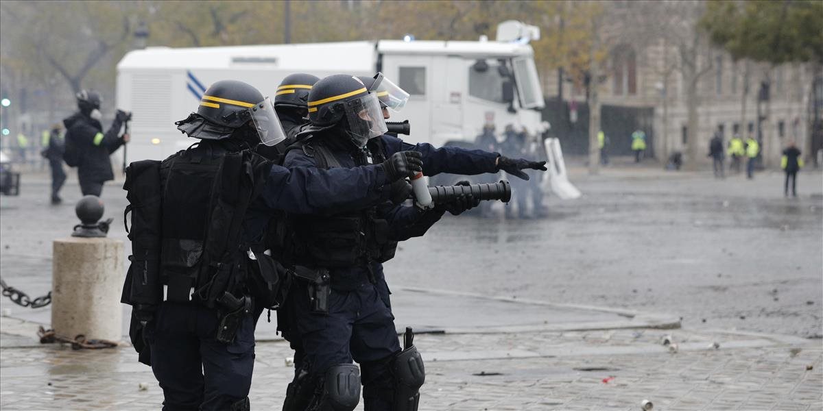 Pre protest nasadili v Paríži tisícky policajtov