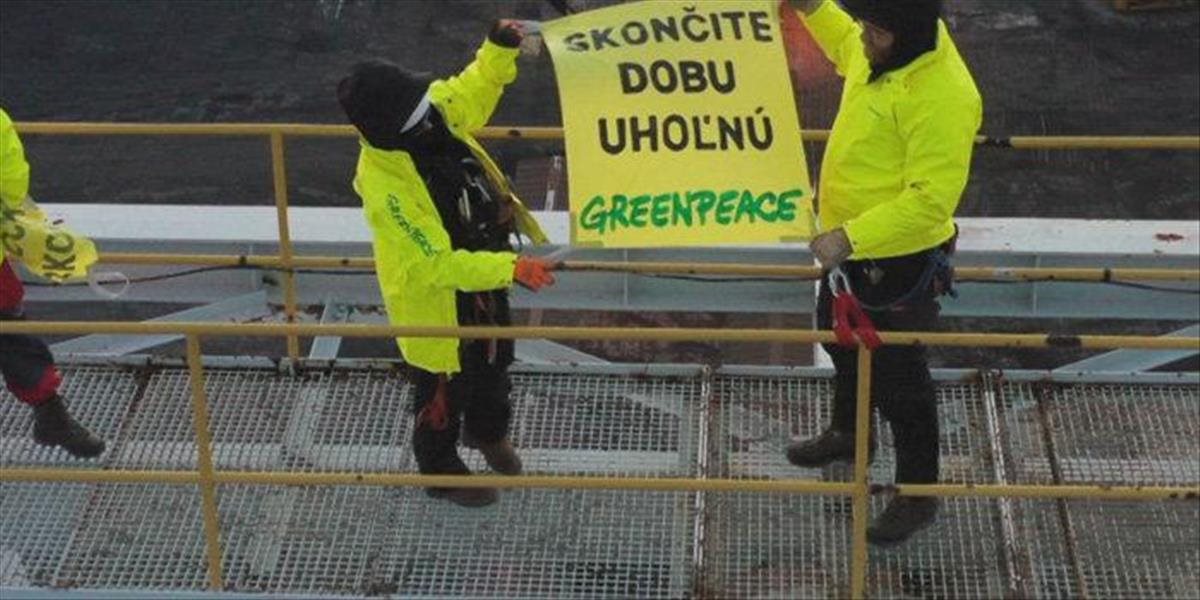 Opozícia odsúdila väzobné stíhanie aktivistov Greenpeace pre protest v Novákoch2