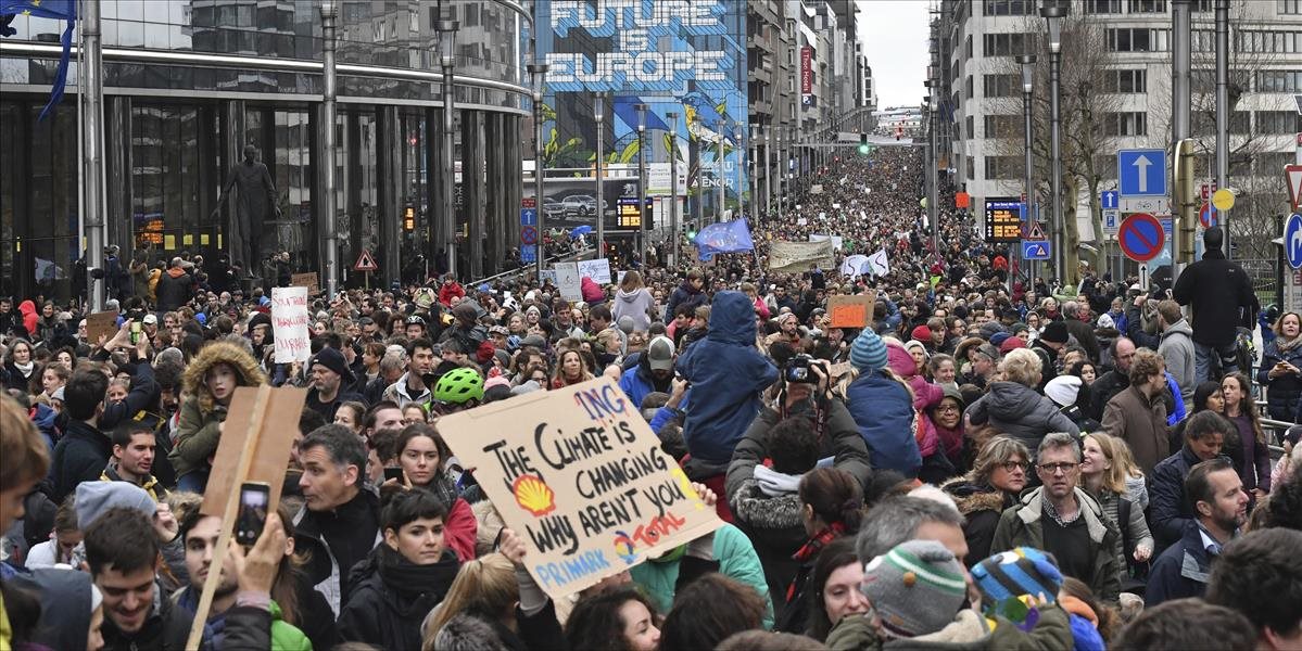 Desaťtisíce ľudí v uliciach Bruselu sa vydalo na pochod: Do pozornosti tak dali boj proti klimatickým zmenám