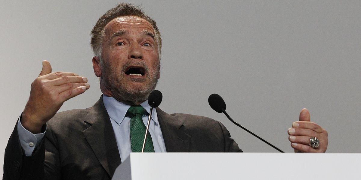 Arnold Schwarzenegger by chcel vrátiť čas, aby zastavil používanie fosílnych palív