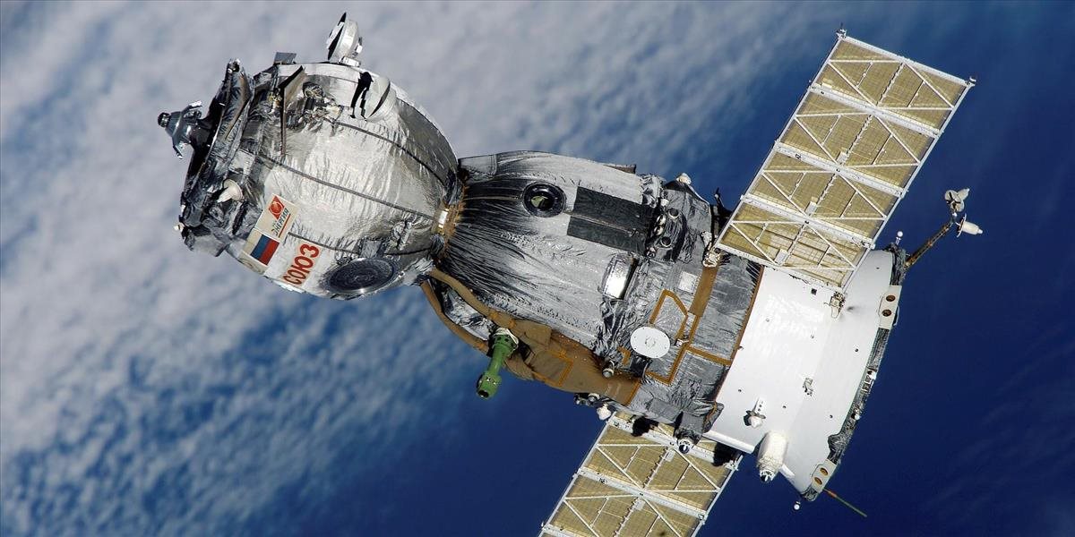 Ruská raketa Soyuz úspešne zakotvila