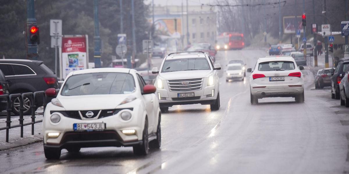 Vodiči v Bratislave to dnes majú ťažké: Problémy spôsobuje poľadovica