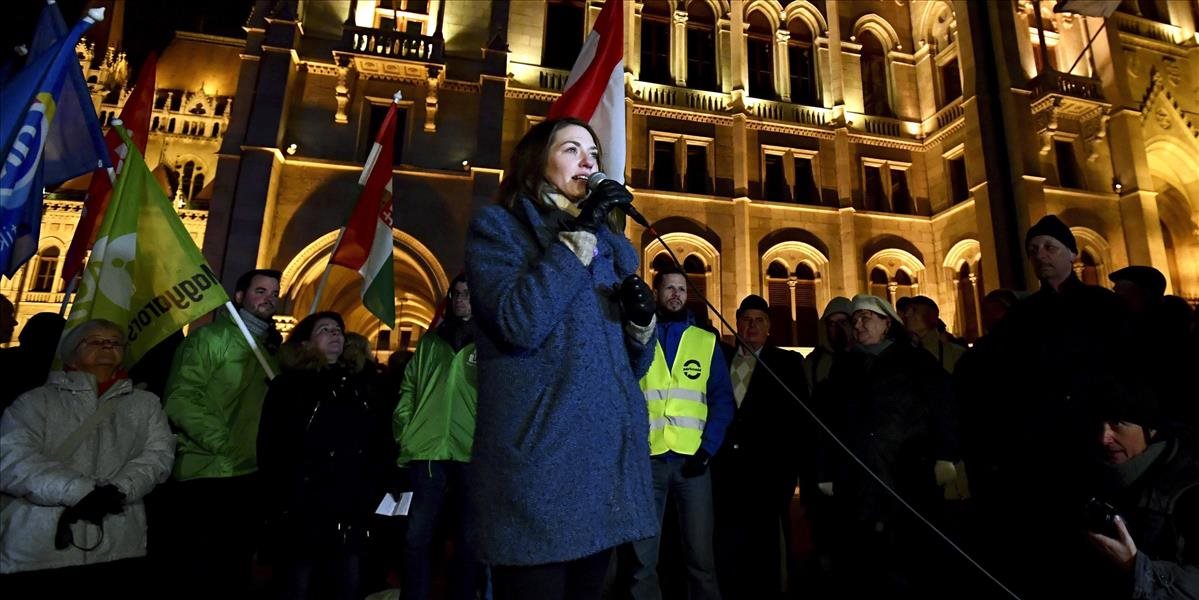 Demonštranti opäť protestovali pred parlamentom v Budapešti