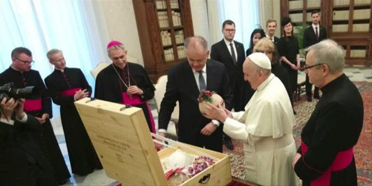 Pápež František poslal po prezidentovi A. Kiskovi dva dary, jeden pre R. Bezáka