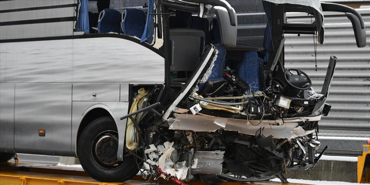 Hrozivá nehoda pri Zürichu: Jeden mŕtvy a desiatky zranených pri havárii diaľkového autobusu