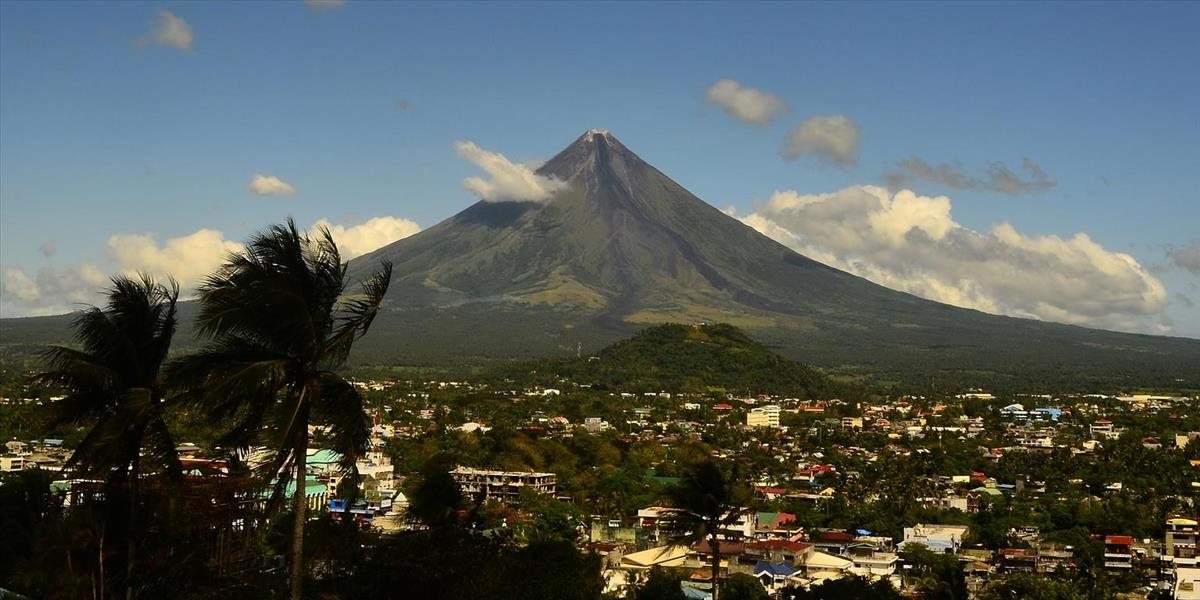 Najaktívnejšia filipínska sopka Mayon už chrlí popol