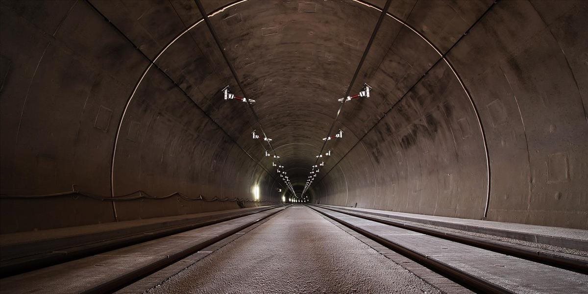 Gotthardský cestný tunel uzavreli pre požiar vozidla