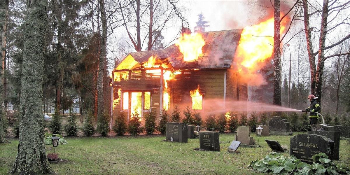 Sedem ľudí zahynulo pri požiari rodinného domu