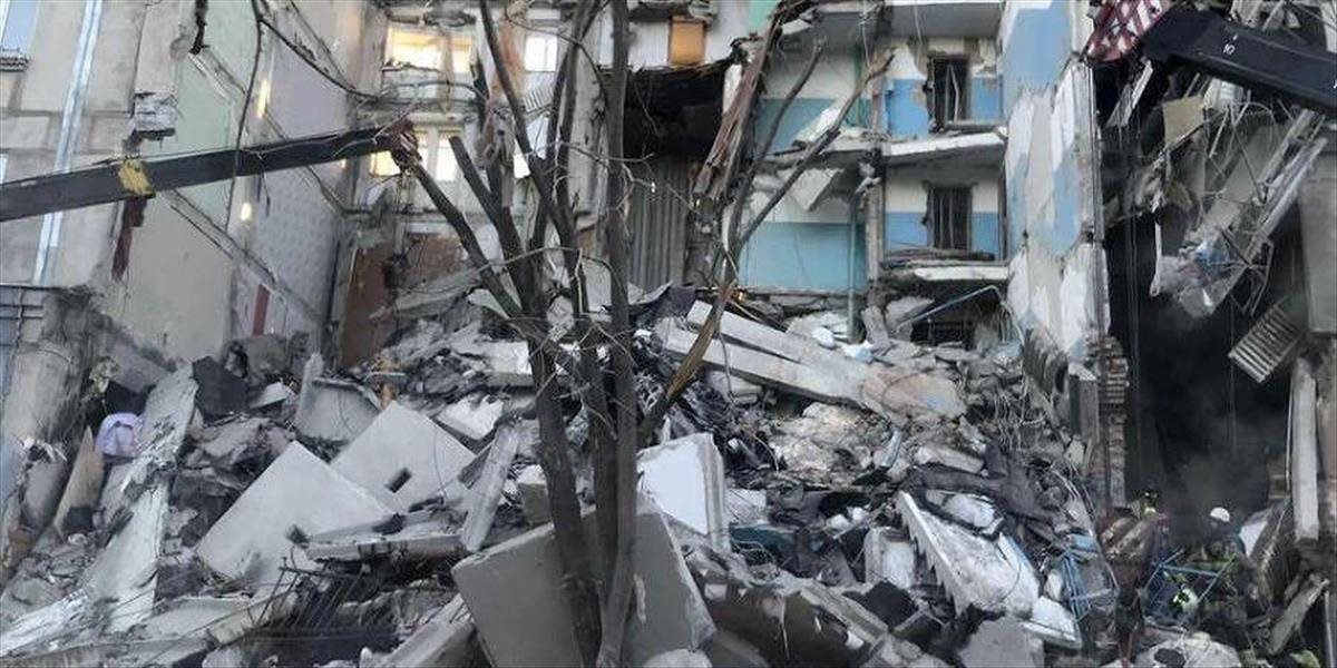 Chlapčeka, ktorého našli pod ruinami zrútenej budovy, vezú do Moskvy