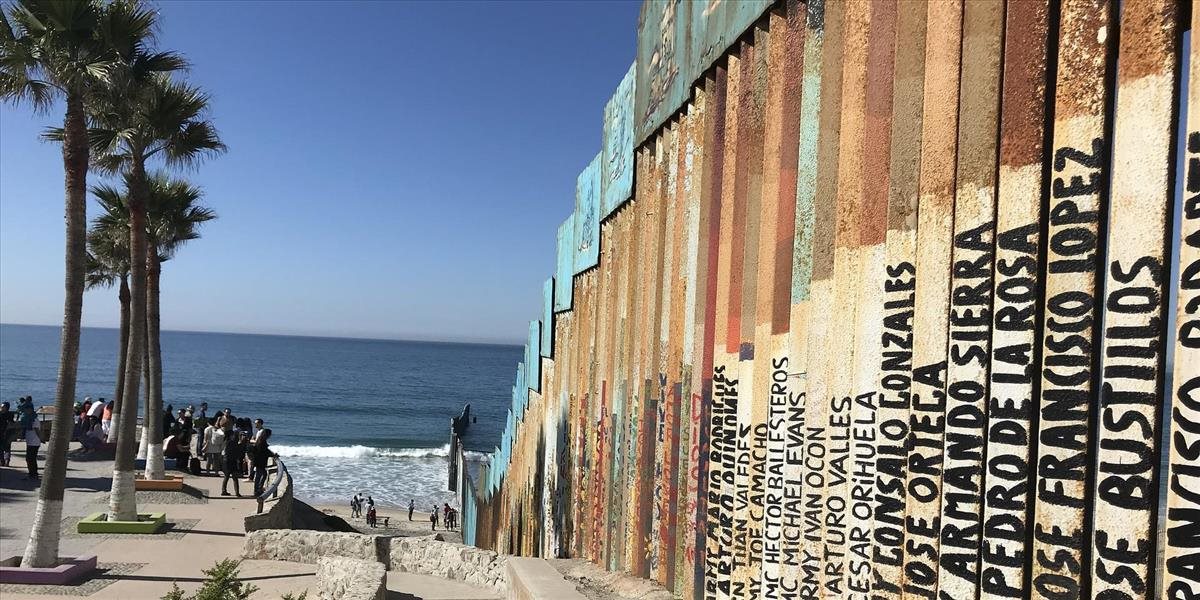 Mexiko obviňuje USA za incident so slzotvorným plynom