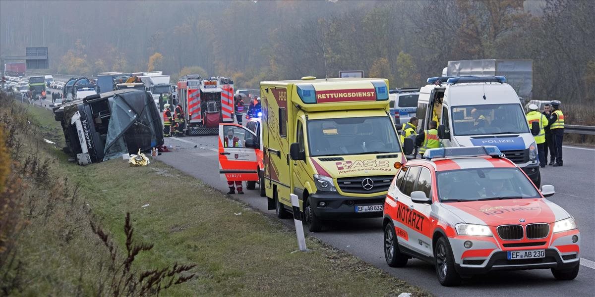 V Rakúsku havaroval slovenský mikrobus, zranení sú traja ľudia