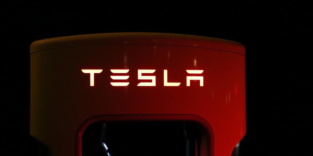 Tesla začína výstavbu závodu v čínskom Šanghaji