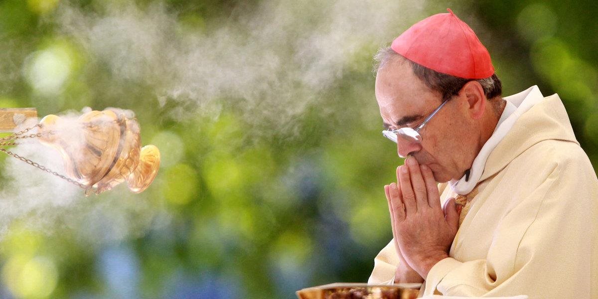 Začal sa súd s kardinálom, ktorý mal kryť pedofilného kňaza