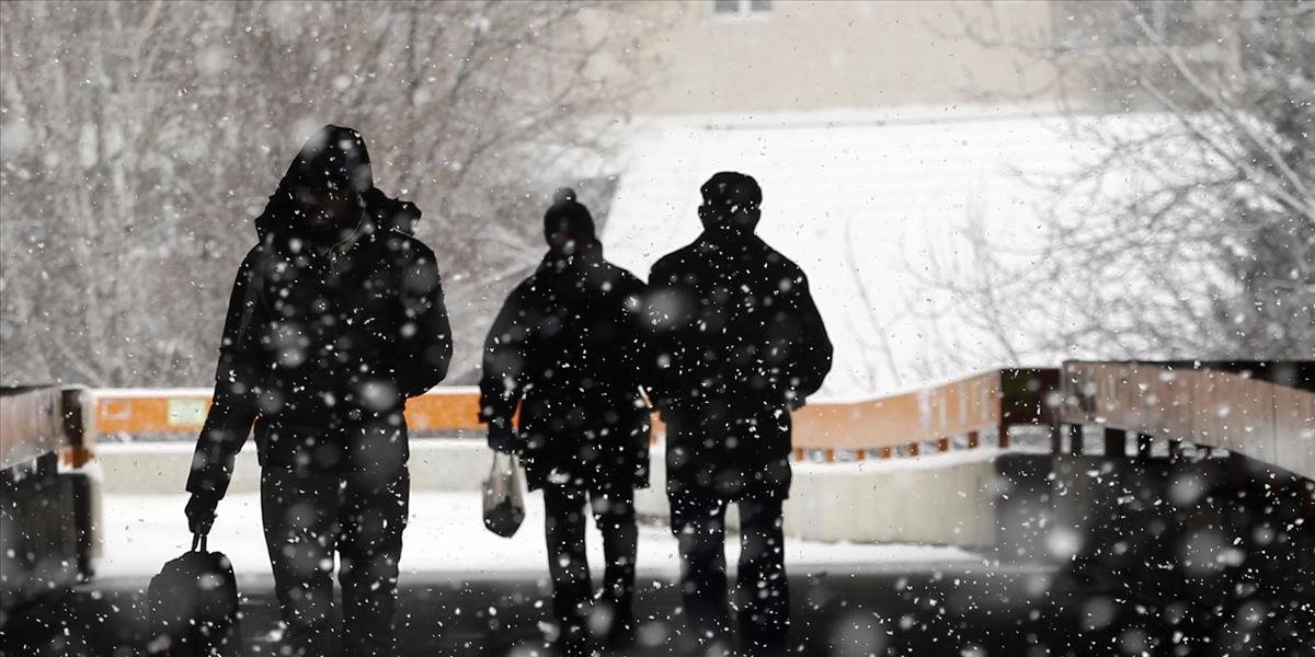 Na Balkáne husto sneží, mnohé cesty sú neprejazdné a školy zatvorené