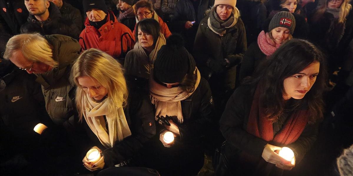 Tisícky ľudí si pochodom uctili pamiatku zavraždeného starostu Gdanska, do Poľska pricestoval aj Donald Tusk
