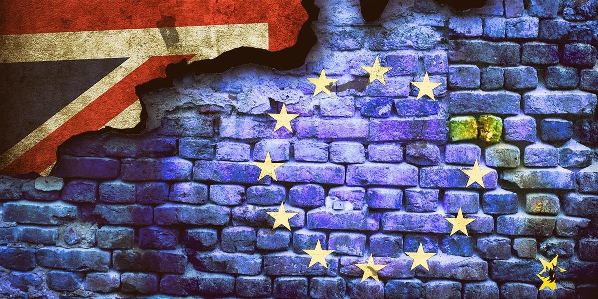 Tvrdý brexit by bol najhorším riešením pre ekonomiku EÚ aj Británie