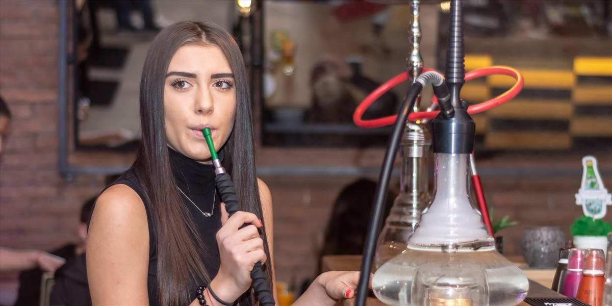 Odborníci majú jasno: Jedno vyfajčenie vodnej fajky je horšie ako balíček cigariet