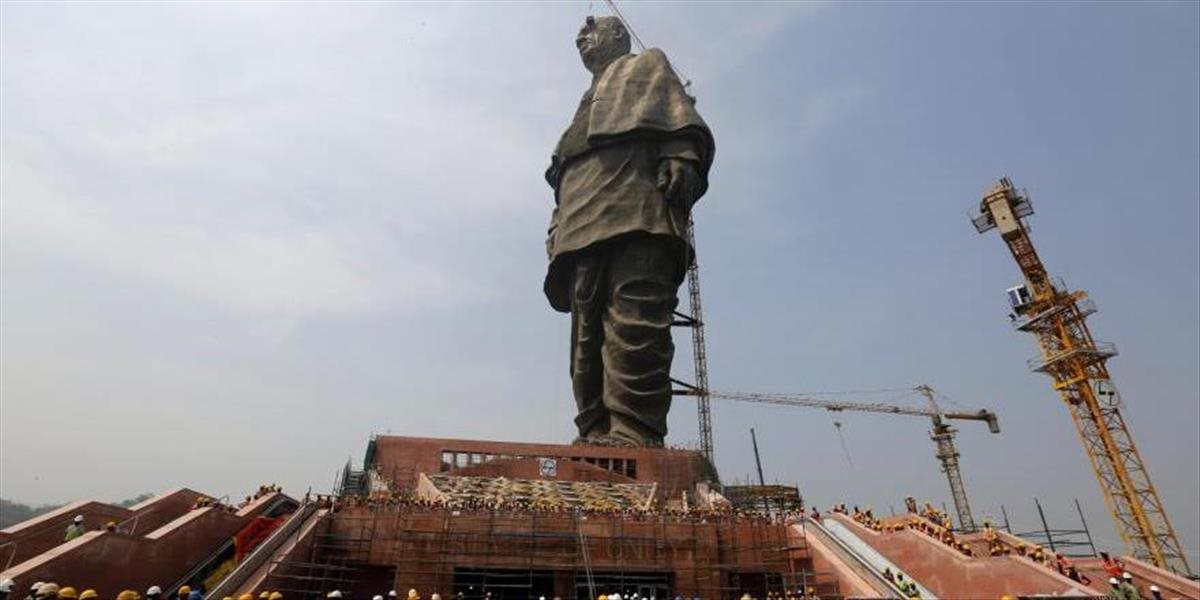 VIDEO Materiál z Oravy drží pokope najvyššiu sochu sveta