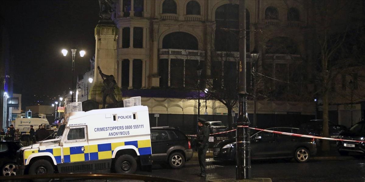 Polícia vyšetruje výbuch nálože v severoírskom meste