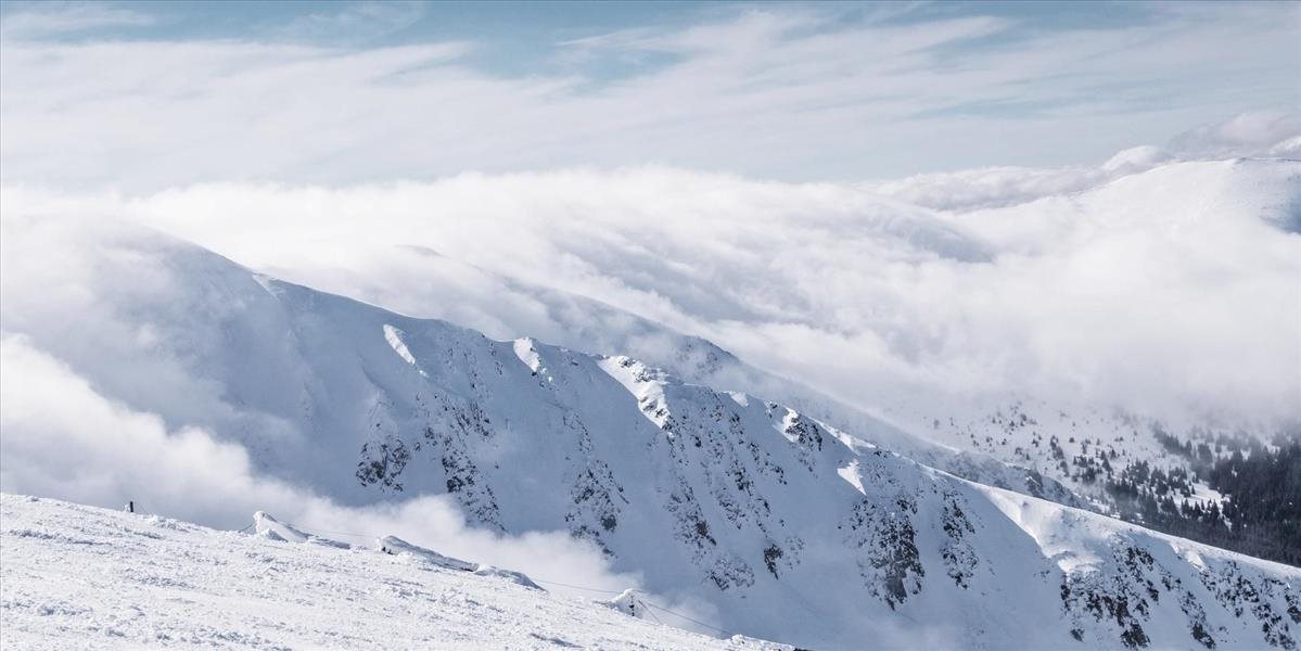 Horskí záchranári boli v sobotu na oboch stranách Chopku pri 20 úrazoch
