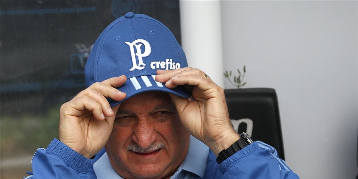 Známy kouč pre silné bolesti odišiel z tlačovky