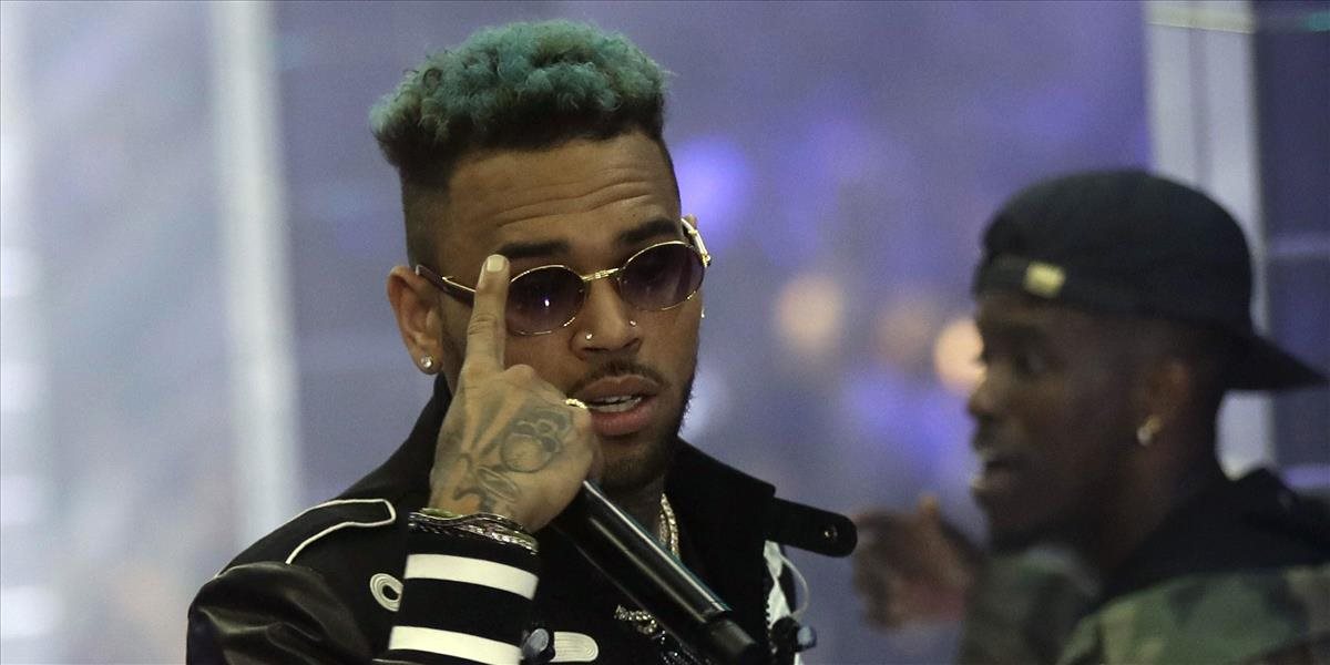 Chris Brown je opäť na slobode: Súd ho zatiaľ zo znásilnenia neobvinil