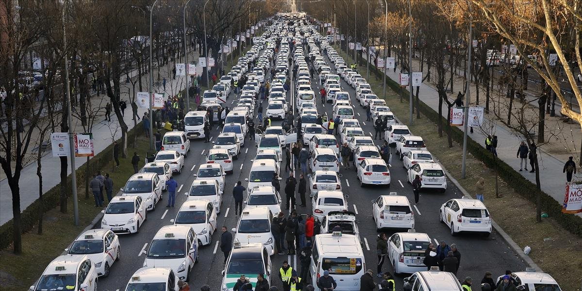 Madrid zažíva masívny štrajk: Taxikári zablokovali jednu z hlavných ciest