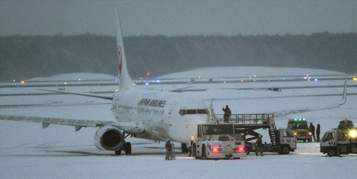 Tokijské letisko museli čiastočne uzavrieť kvoli nehode lietadla
