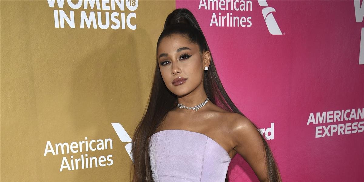 Ariana Grande čelí žalobe pre klip