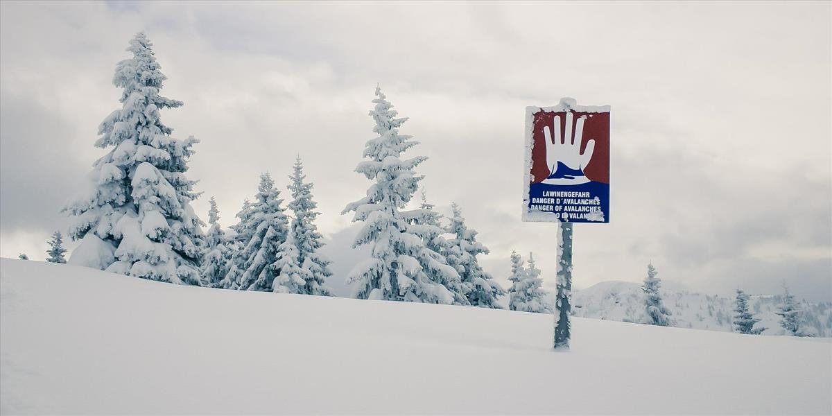 Sneženie a lavíny zastavili dopravu medzi Talianskom a Rakúskom