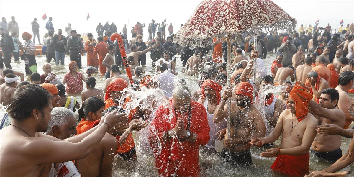India žažila veľký sviatok, posvätného kúpeľa Kumbhaméla sa zúčastnilo 30 miliónov ľudí