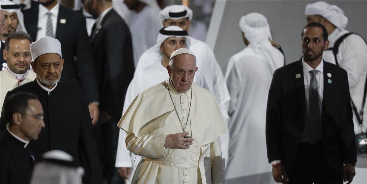 VIDEO Ďalší nevšedný zážitok pápeža: Takto reagoval na dievčatko, ktoré sa k nemu prebojovalo cez ochranku