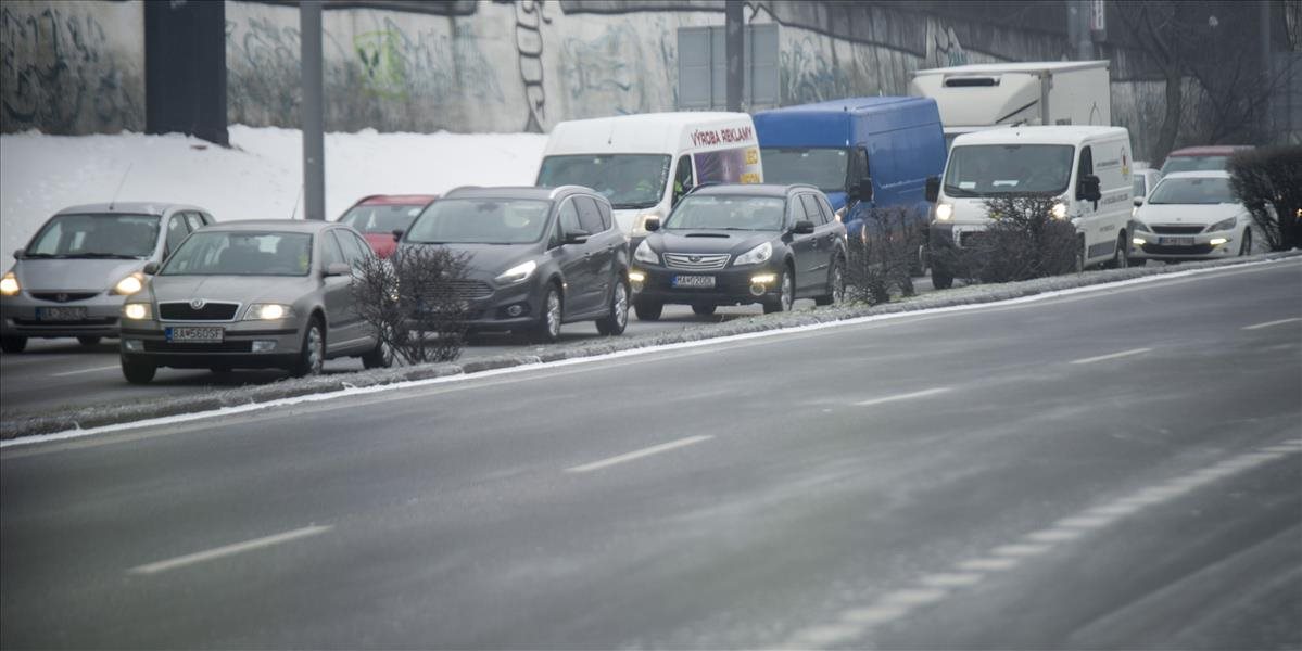 Vodiči by mali počítať s poľadovicou, potrápi najmä západné Slovensko