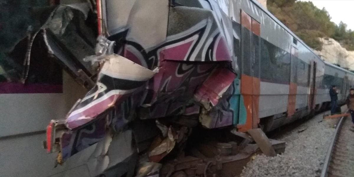 Jeden mŕtvy, osem zranených pri havárii vlaku neďaleko Barcelony