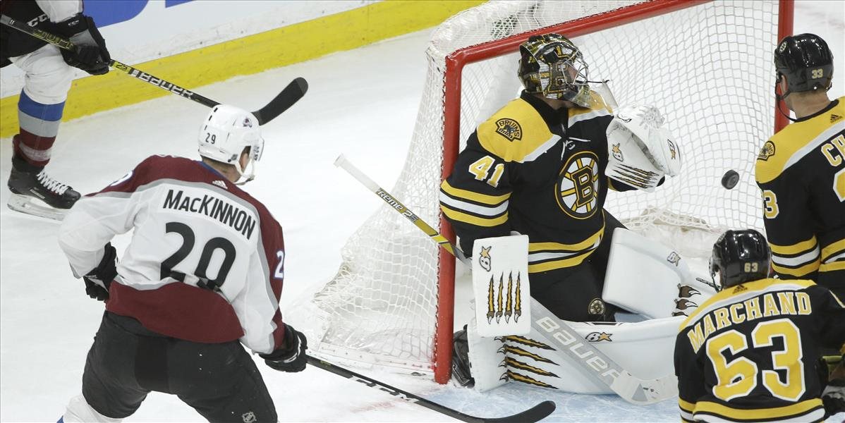 NHL: Halák ukončil osobnú sériu piatich prehier, trojica Slovákov prispela k domácemu triumfu Bostonu