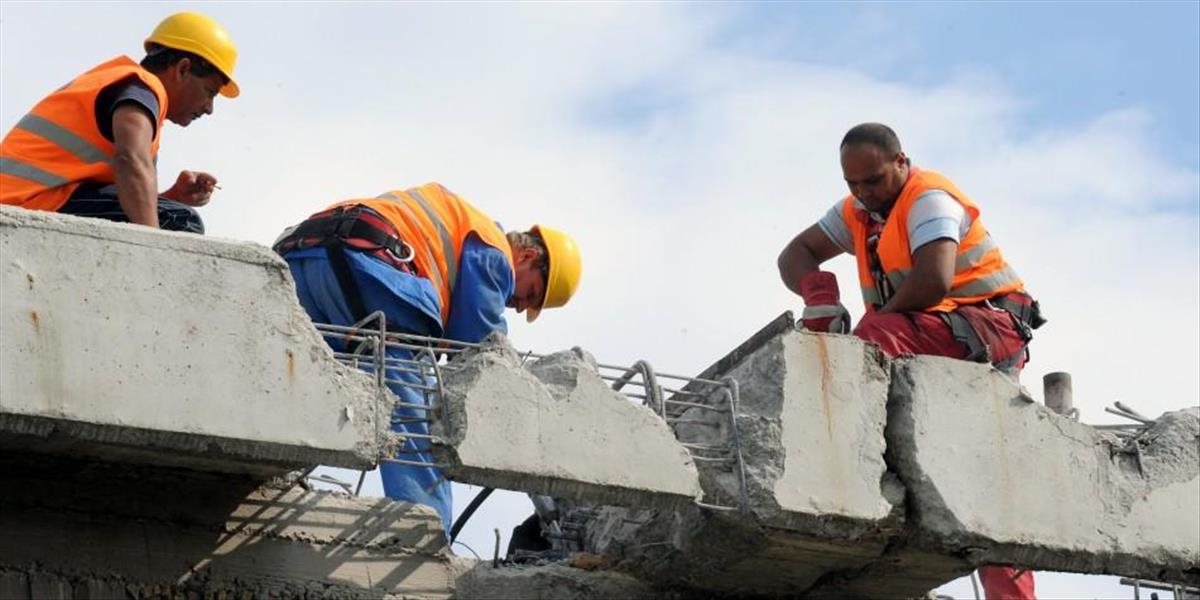 Počas stavebných prác na diaľnici D4 zavalila robotníka platňa