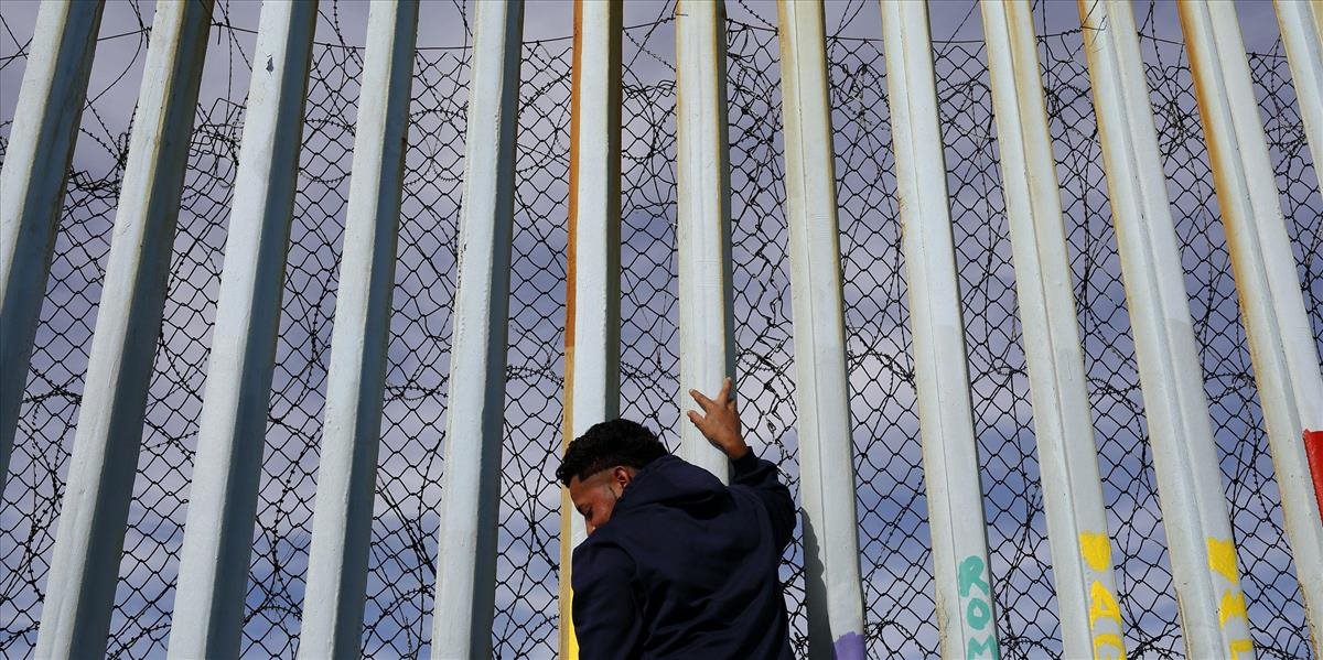 Nakoniec sa dohodli: Vláda USA zafinancuje múr na hraniciach s Mexikom