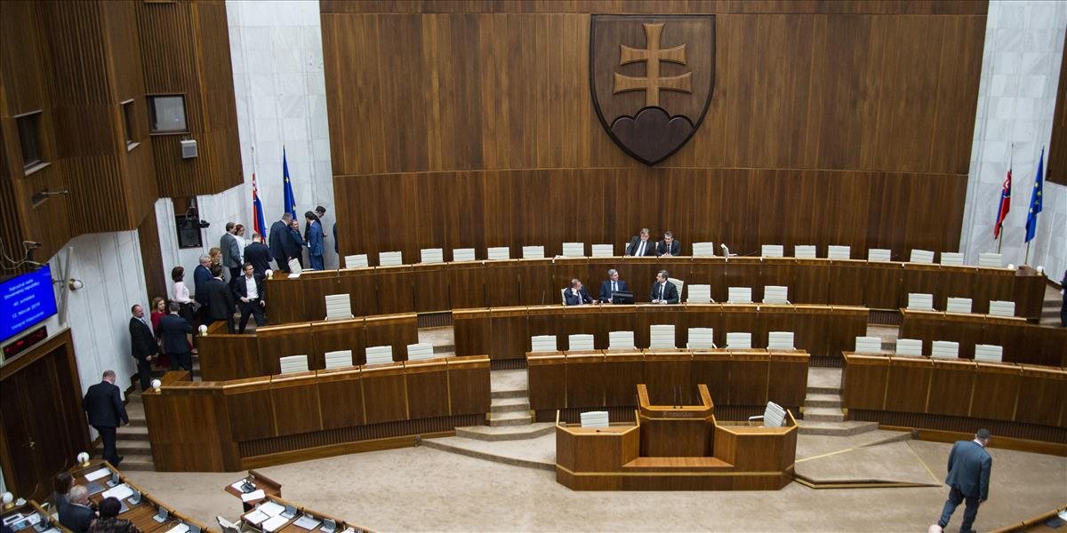 Dnešná druhá voľba kandidátov na sudcov Ústavného súdu SR by mala byť verejná