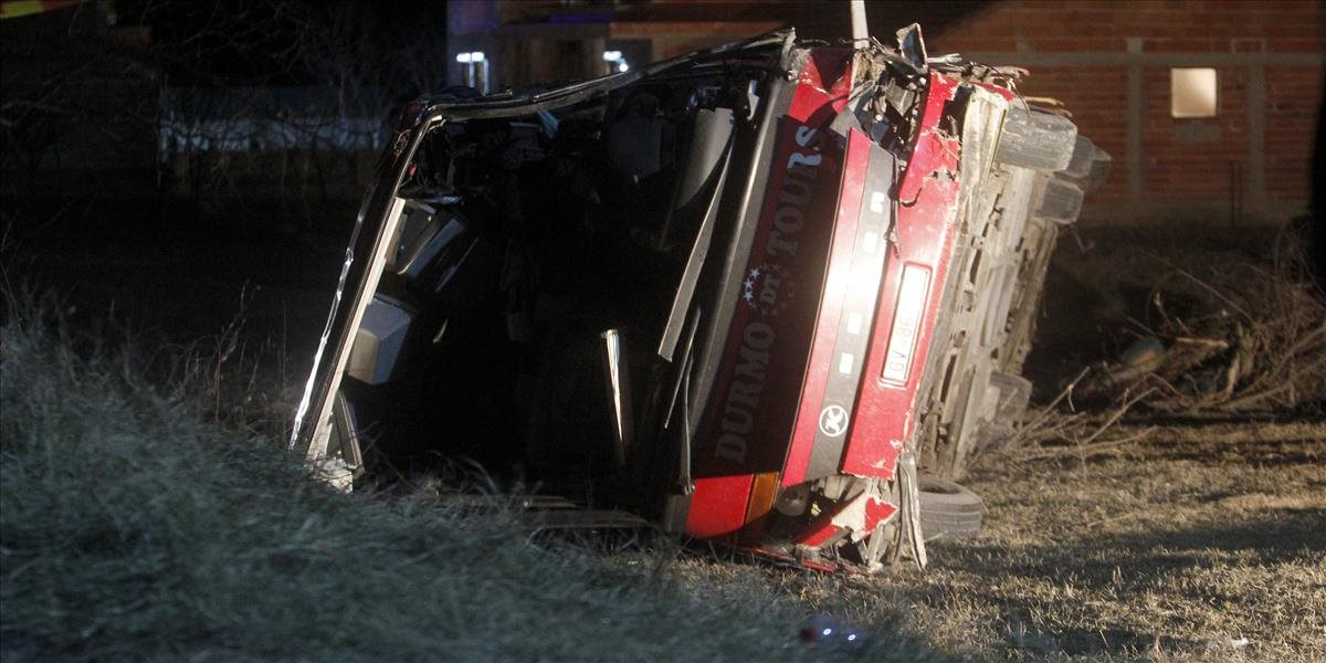 Pri havárii autobusu v Severnom Macedónsku zahynulo 14 ľudí